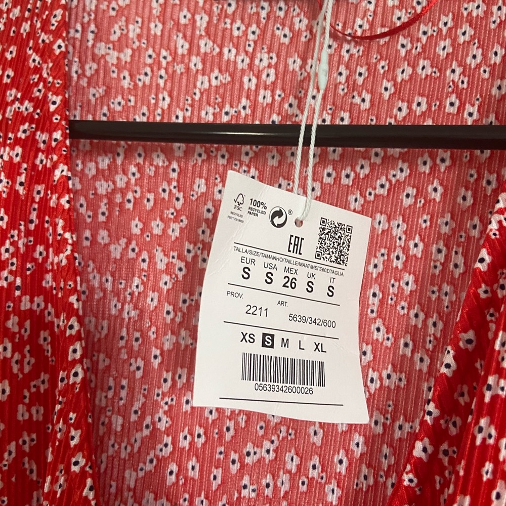 Pull and Bear floral mini romper - Picture 4 of 4